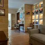 坎迪德玫瑰庄园酒店 *